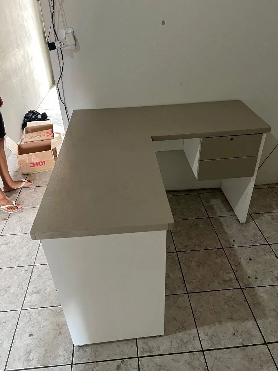 Mesa L em MDF com gavetas - Foto 2