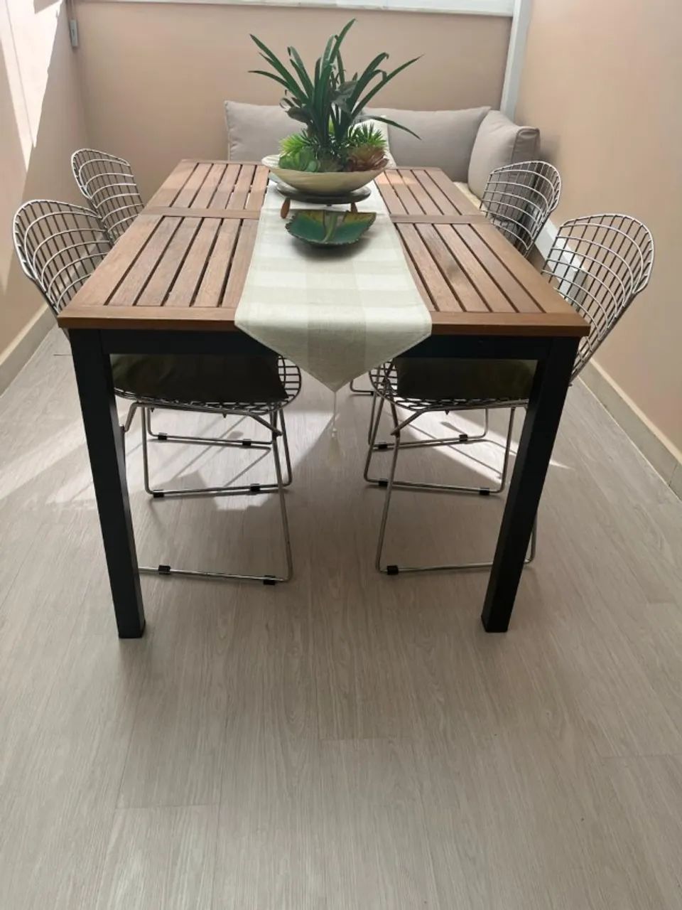 Mesa retangular 4 cadeiras metálicas