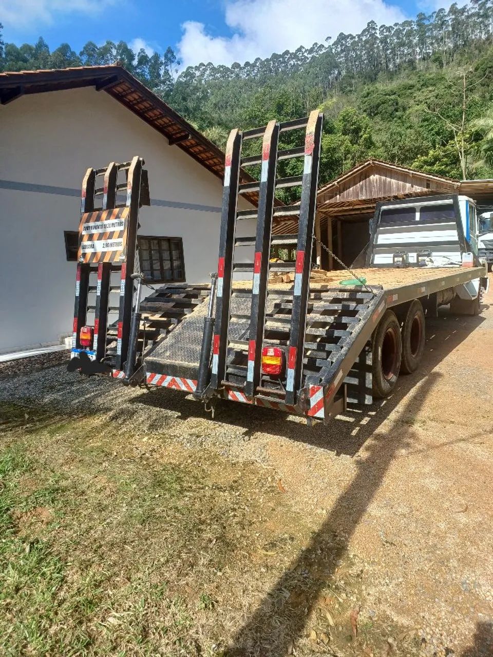 Caminhão plataforma 