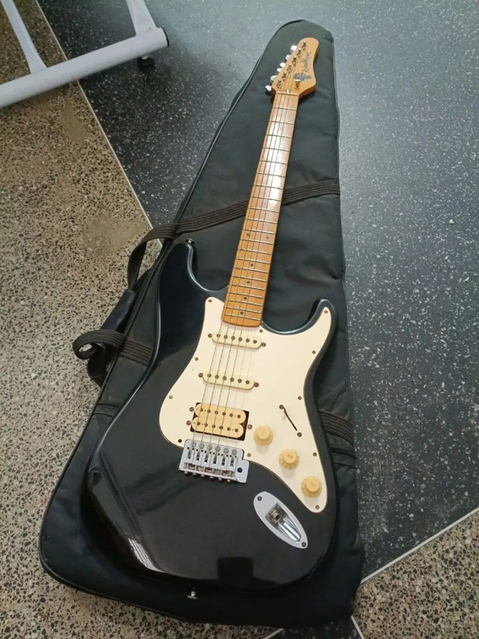 WASHBURN LYON SERIES - HSS