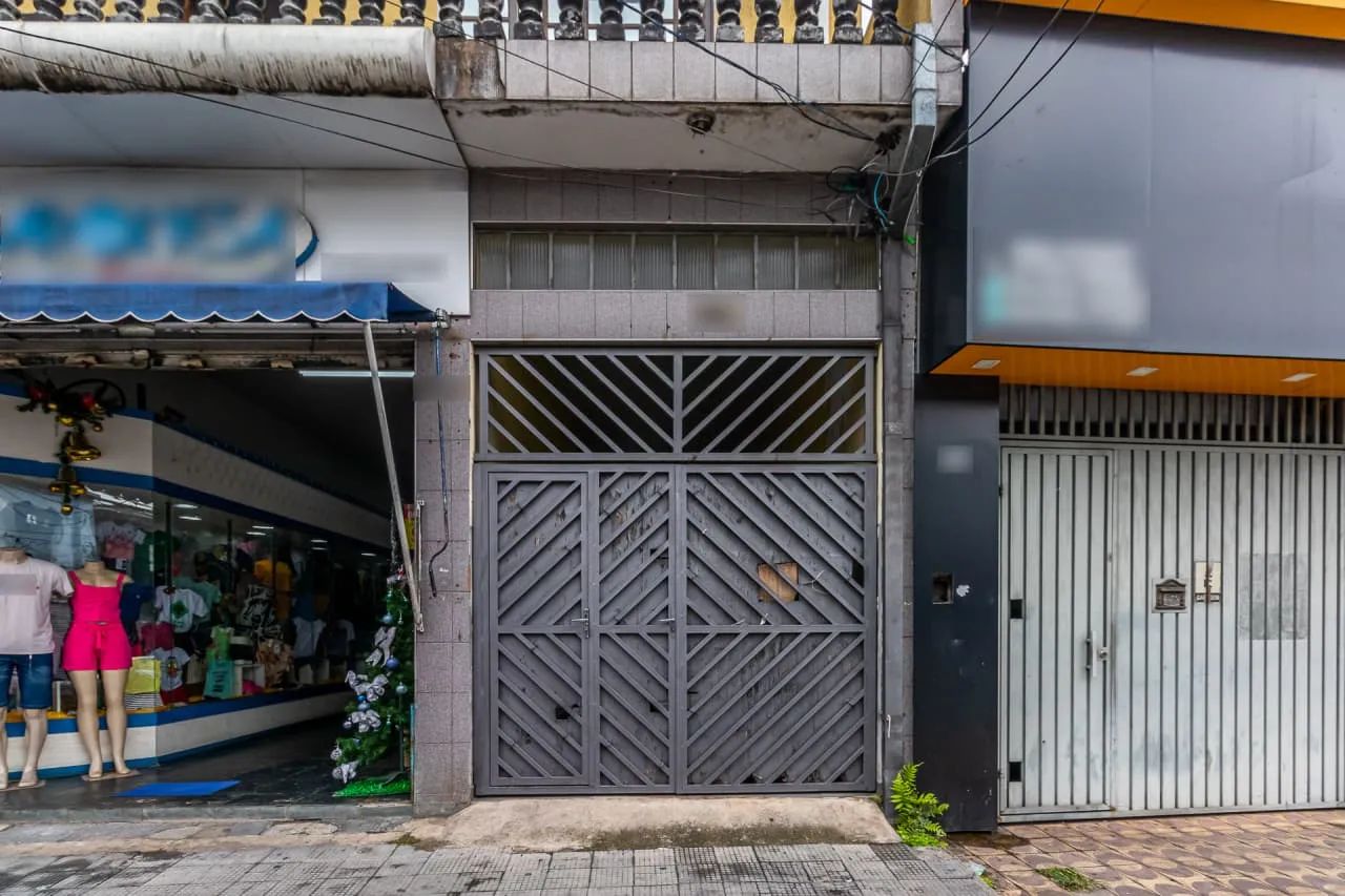 Casa comercial na Avenida Manuel Pimentel, 250  195 m²