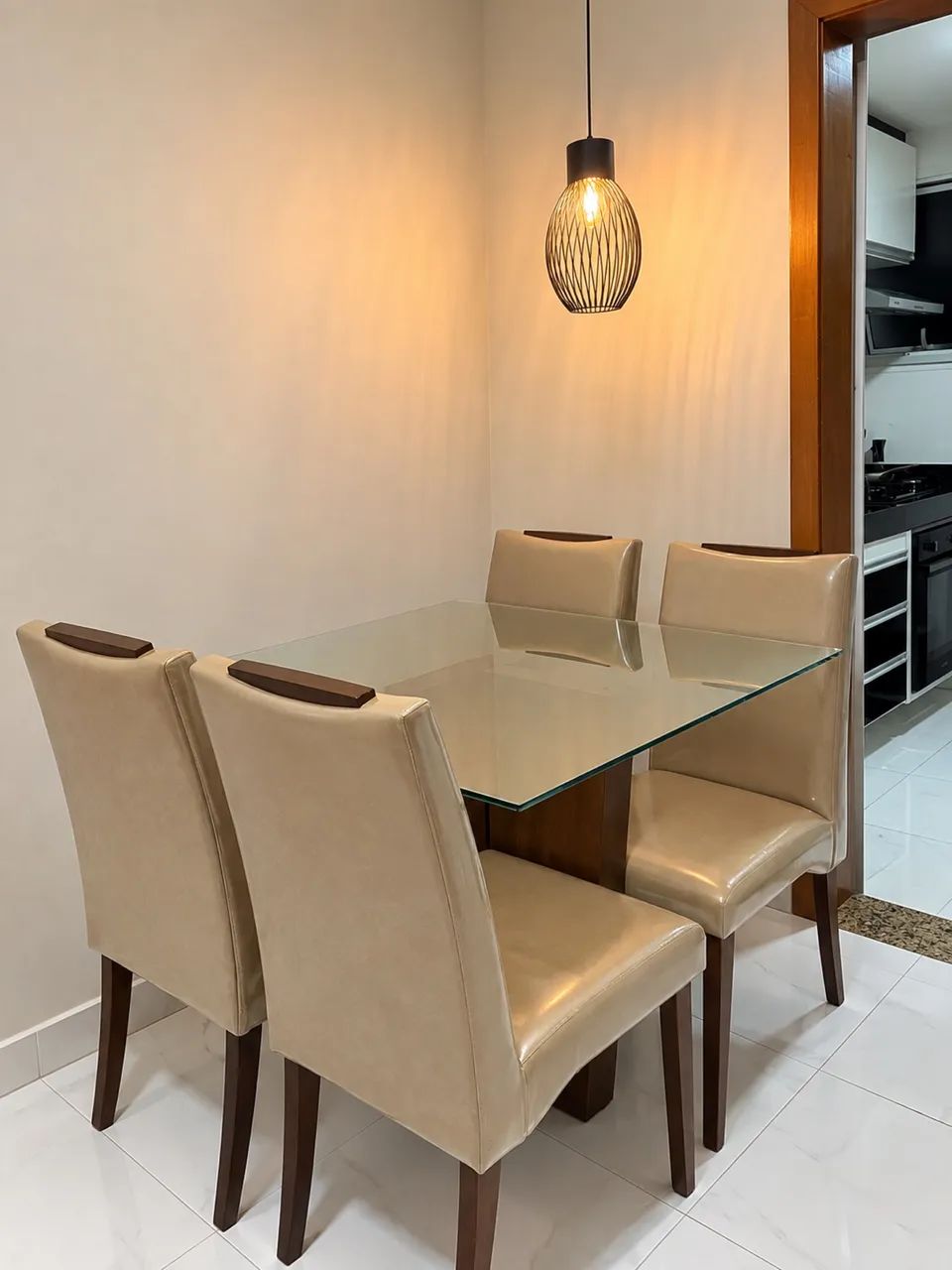 Conjunto de mesa de jantar com 4 cadeiras  - Foto 2