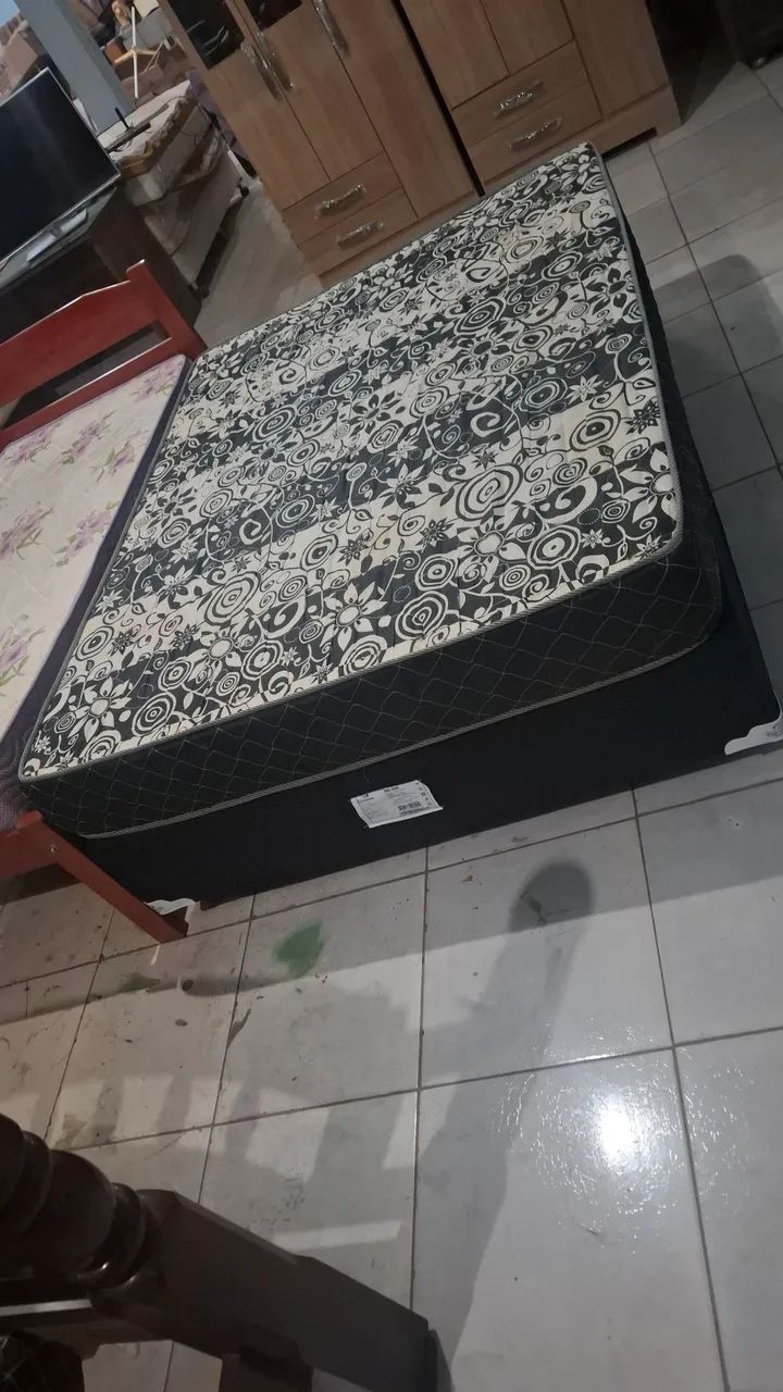 Cama Box de casal espuma ( bem conservada)