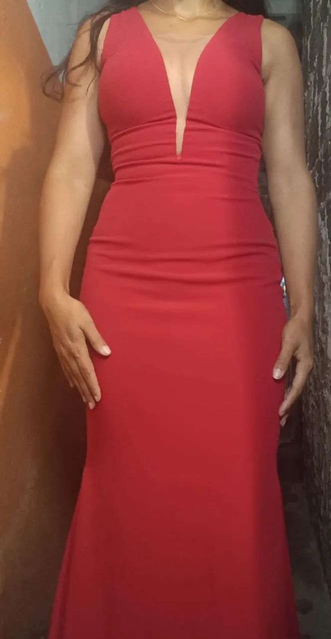 Vestido vermelho longo com detalhe - Foto 2