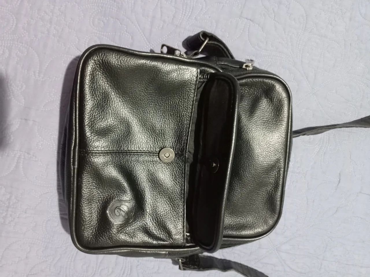 Bolsa masculina transversal em couro  - Foto 2