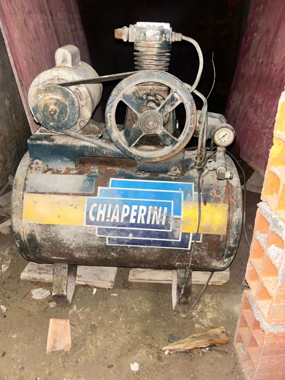 Compressor de Ar Chiaperini Profissional - 8 kgf/cm² (120 PSI) - Correia - Trabalho Pesado