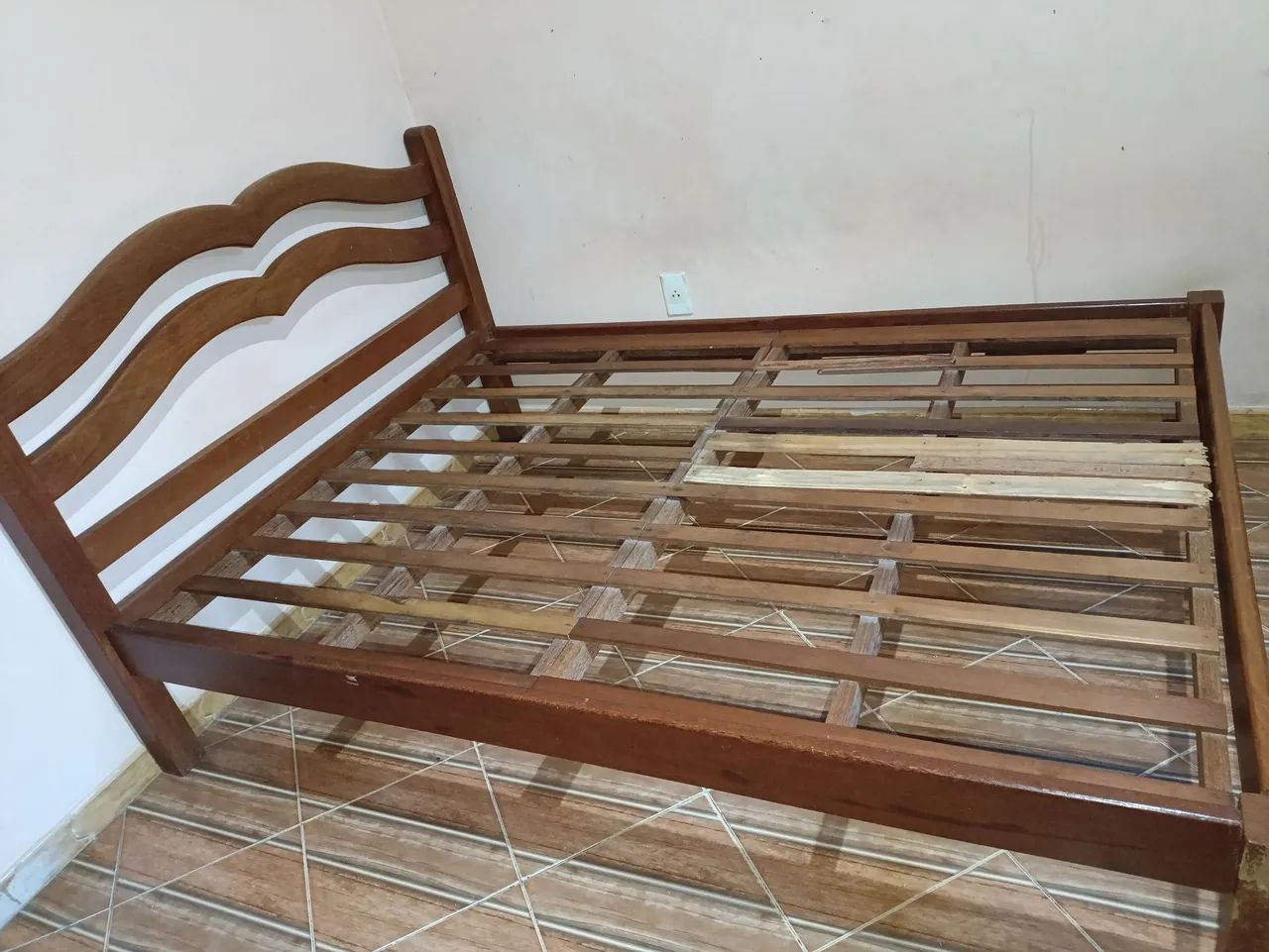 Cama de casal de madeira maciça  - Foto 2