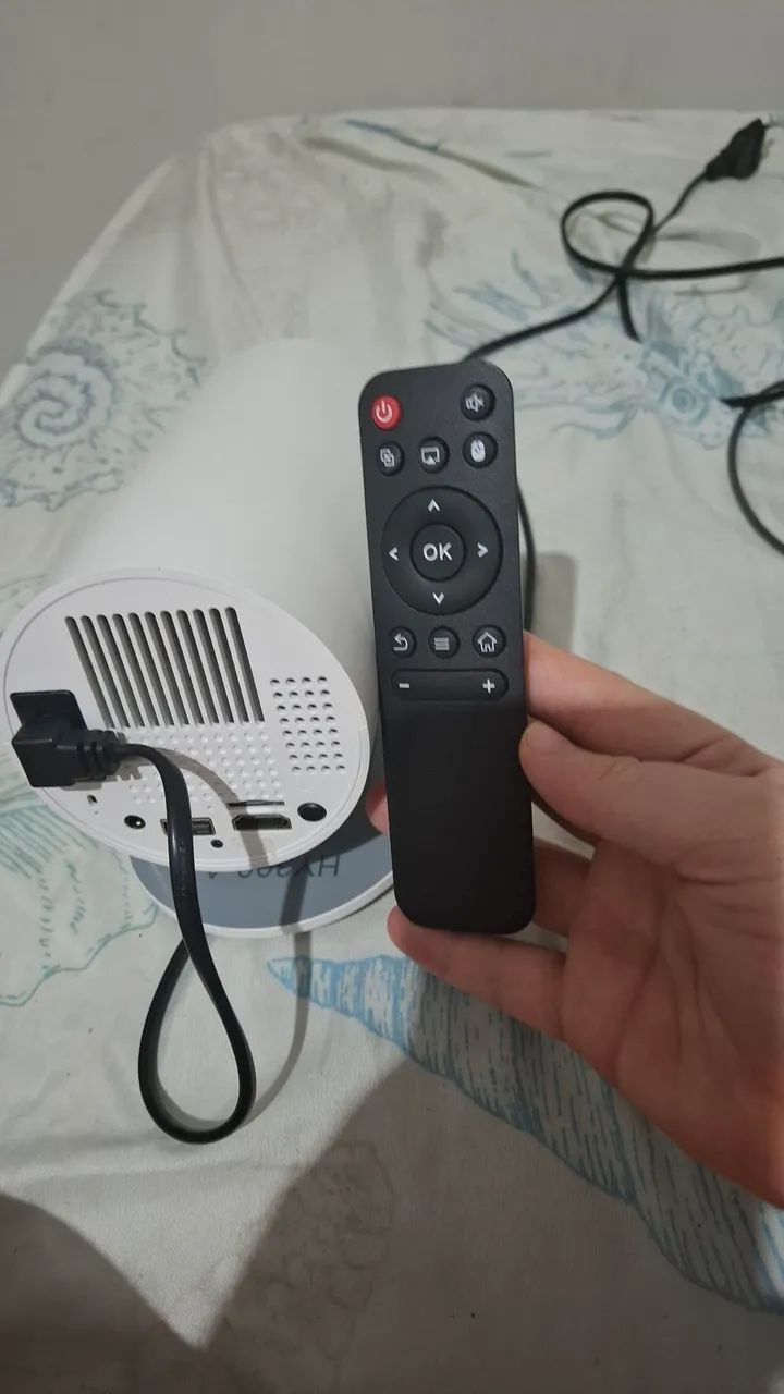Projetor HY300 Android 11 Wi-Fi Bluetooth - Foto 2