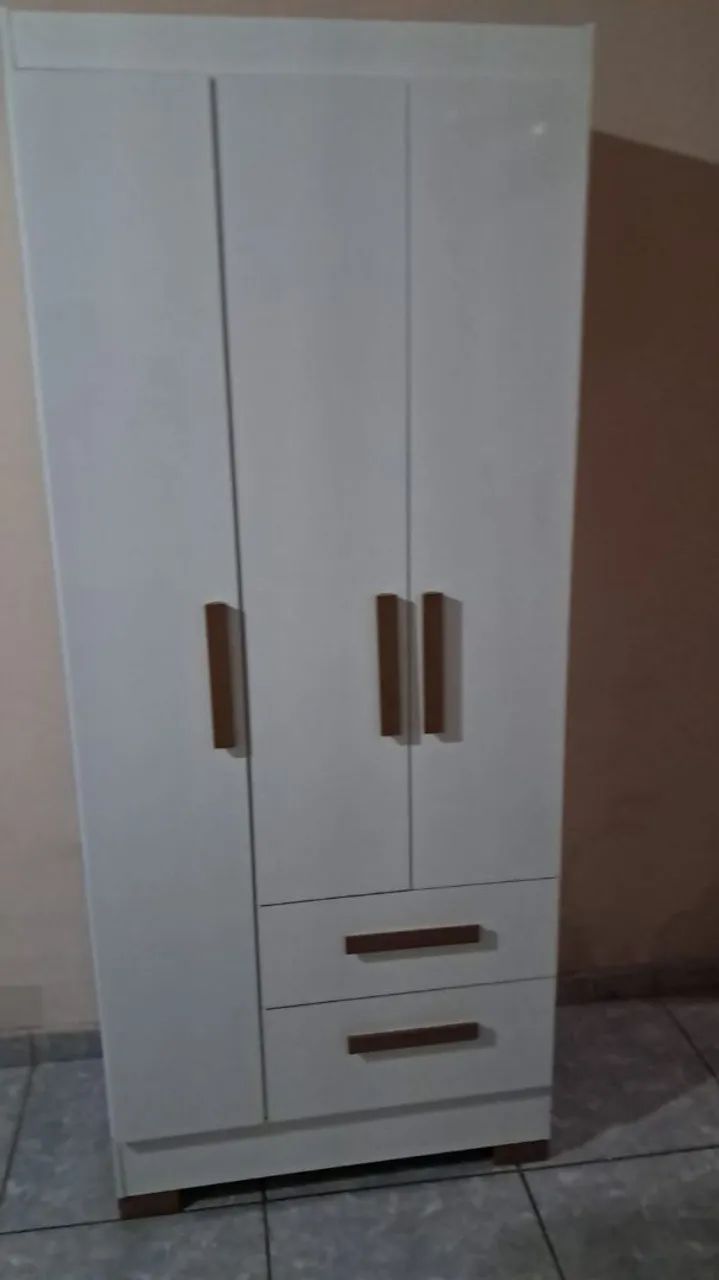 Guarda-roupa de criança.