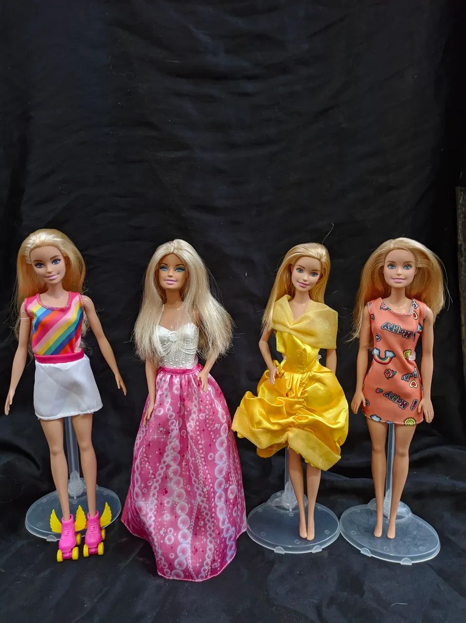 Lote 4 bonecas barbies (04) 