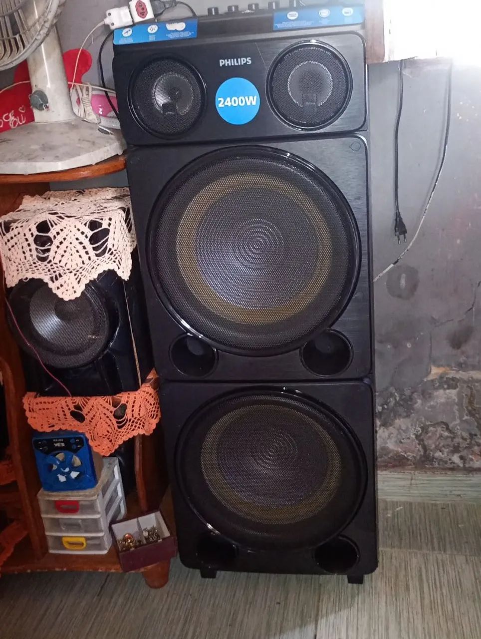 Vendo uma caixa de som Philips semi nova funcionando perfeitamente tudo normal 