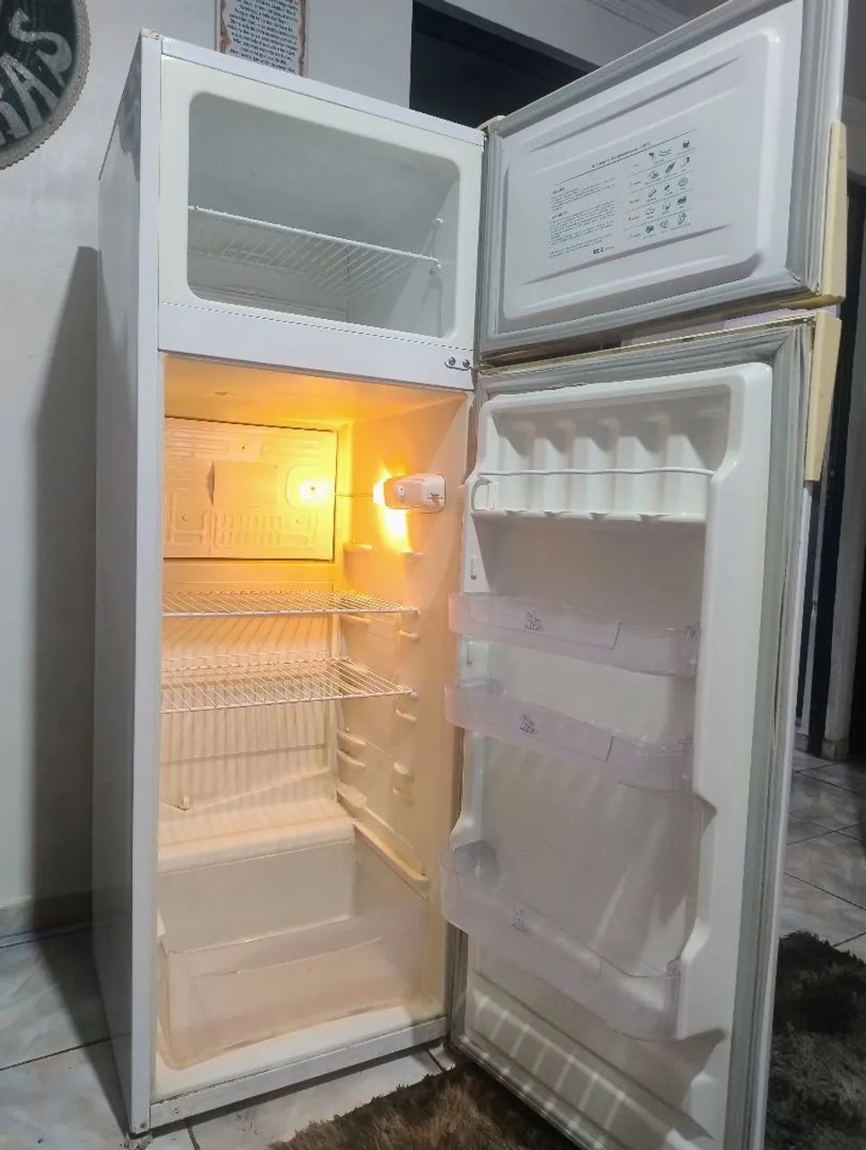 Refrigerador Esmaltec - ER320