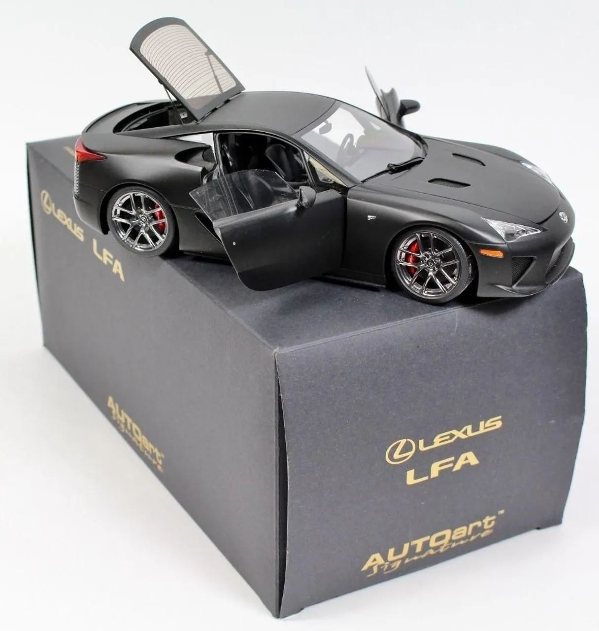 Lexus LFA Autoart Signature 1:18 Matt Black Auto Art - Hobbies e