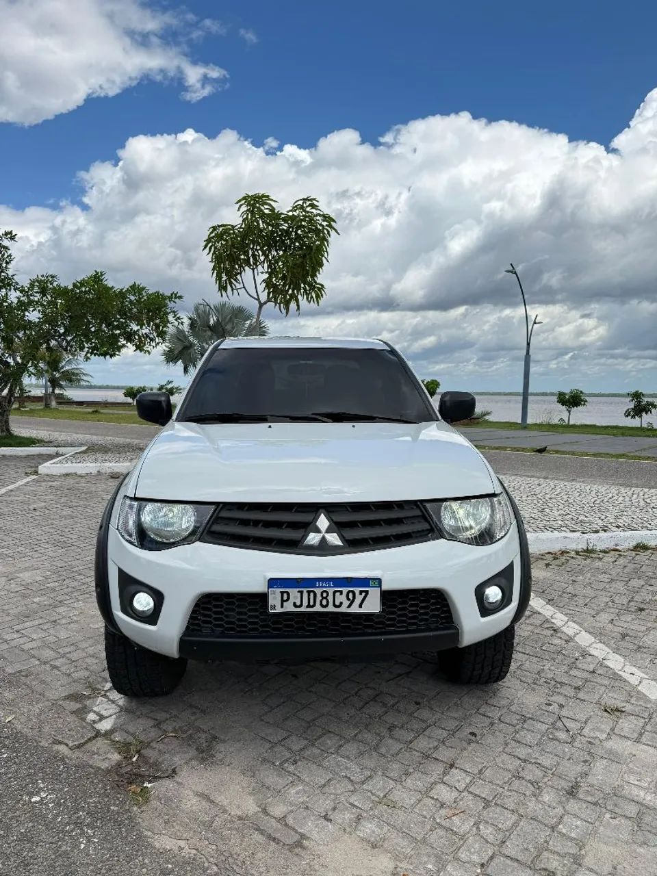 Mitsubishi L200 2015