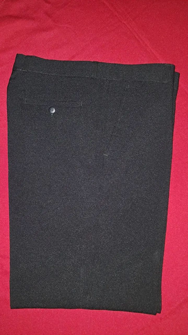 Calça social preta 42 corte tradicional! Bem nova!!