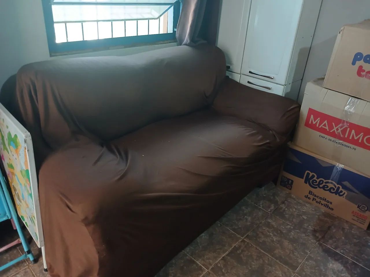 Sofa de 2 e 3 lugares cor vindo ( capa marron de brinde ) - Foto 3