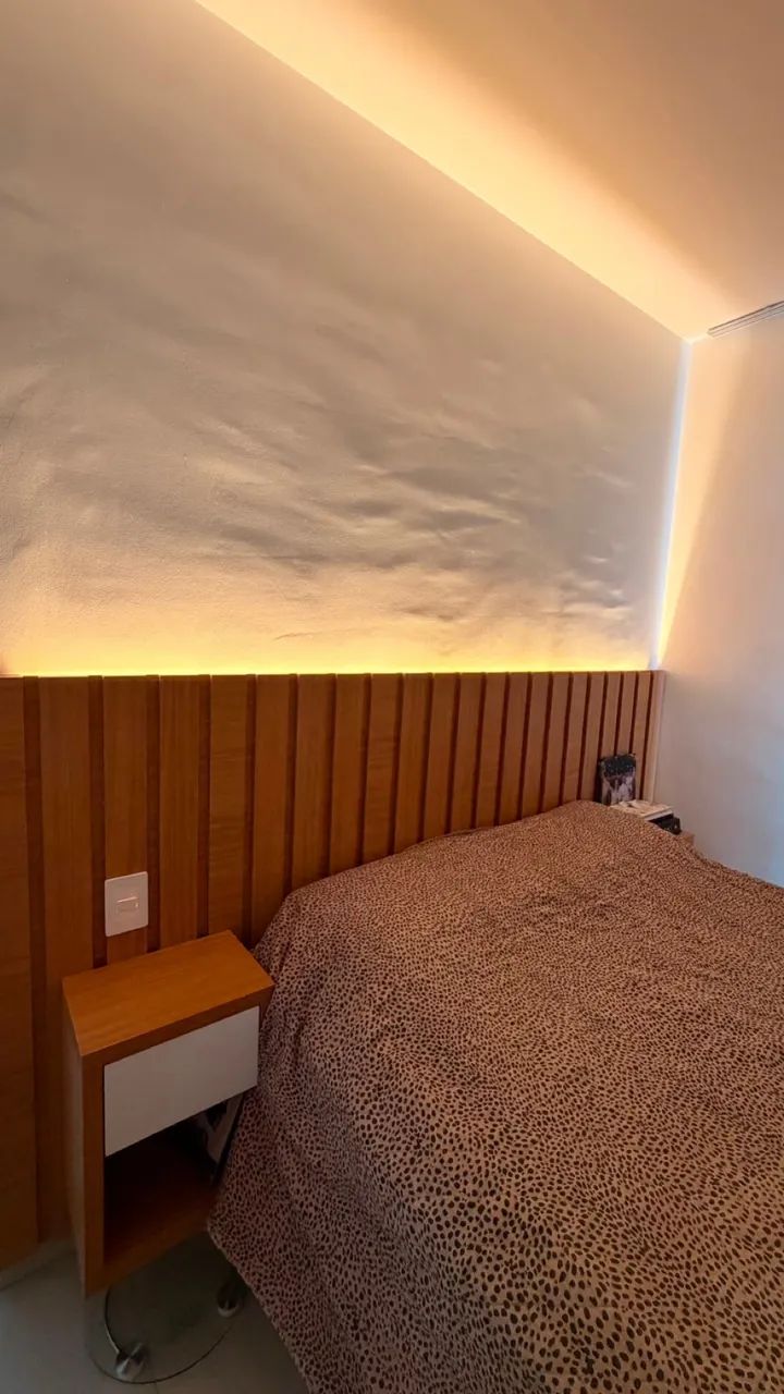 Cabeceira cama de casal ripado com LED - Foto 4
