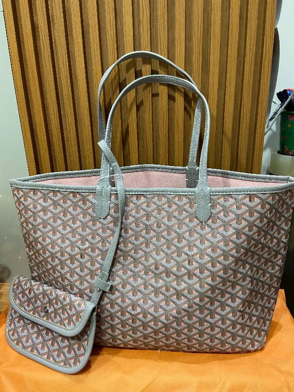Bolsa goyard cinza e rosa