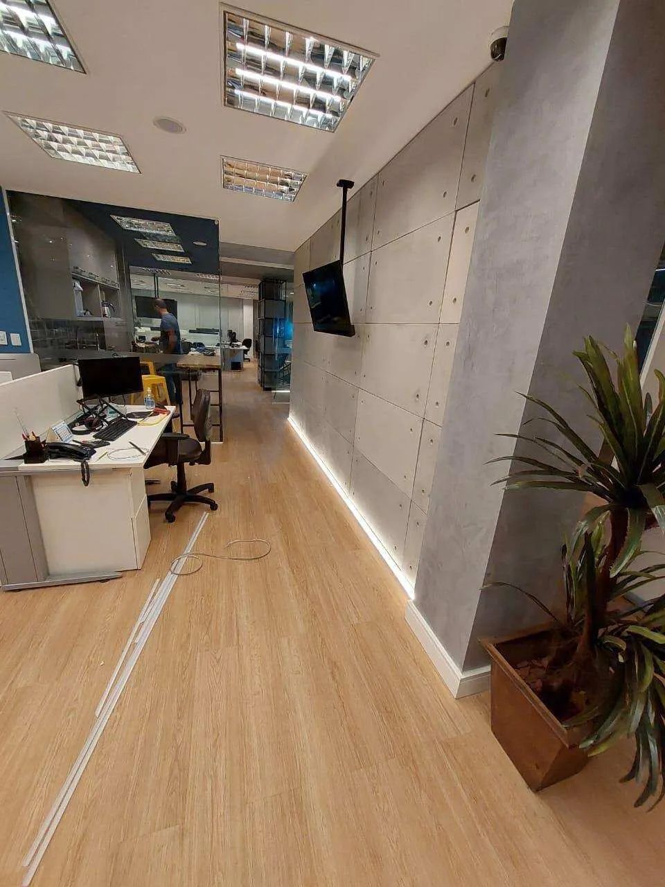 Sala Comercial Completa no Via Parque Comfort Working | Equipada com 5 Banheiros e Cozinha - Foto 4