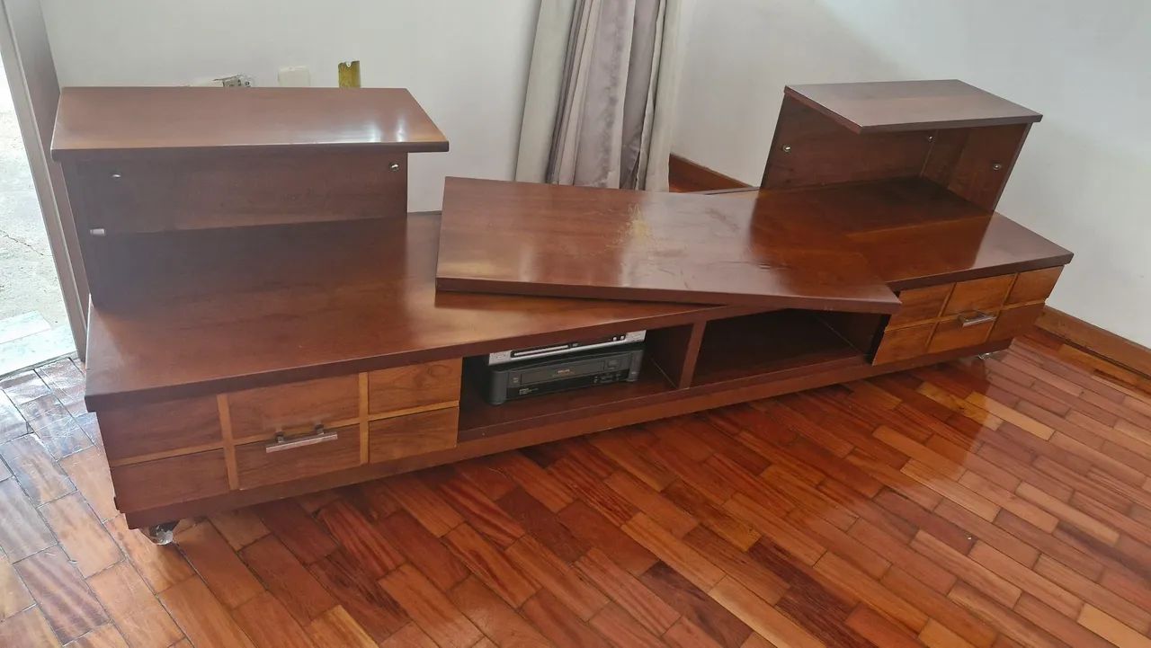 Rack de madeira e mesa de centro de vidro temperado. - Foto 3