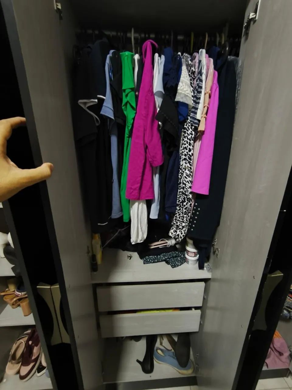 Guarda-roupas 06 portas preto - excelente estado - Foto 5