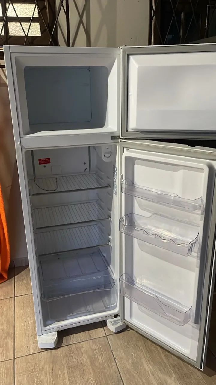 Vendo geladeira Eletrolux  - Foto 4