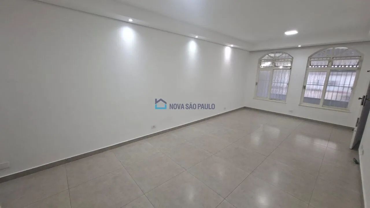 Sobrado para locação com 04 quartos e 02 vagas de garagem