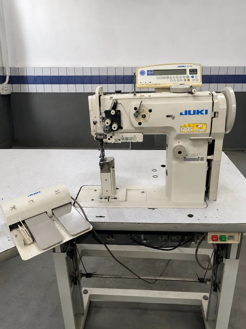 Máquina de coluna JUKI PLC-1710-7