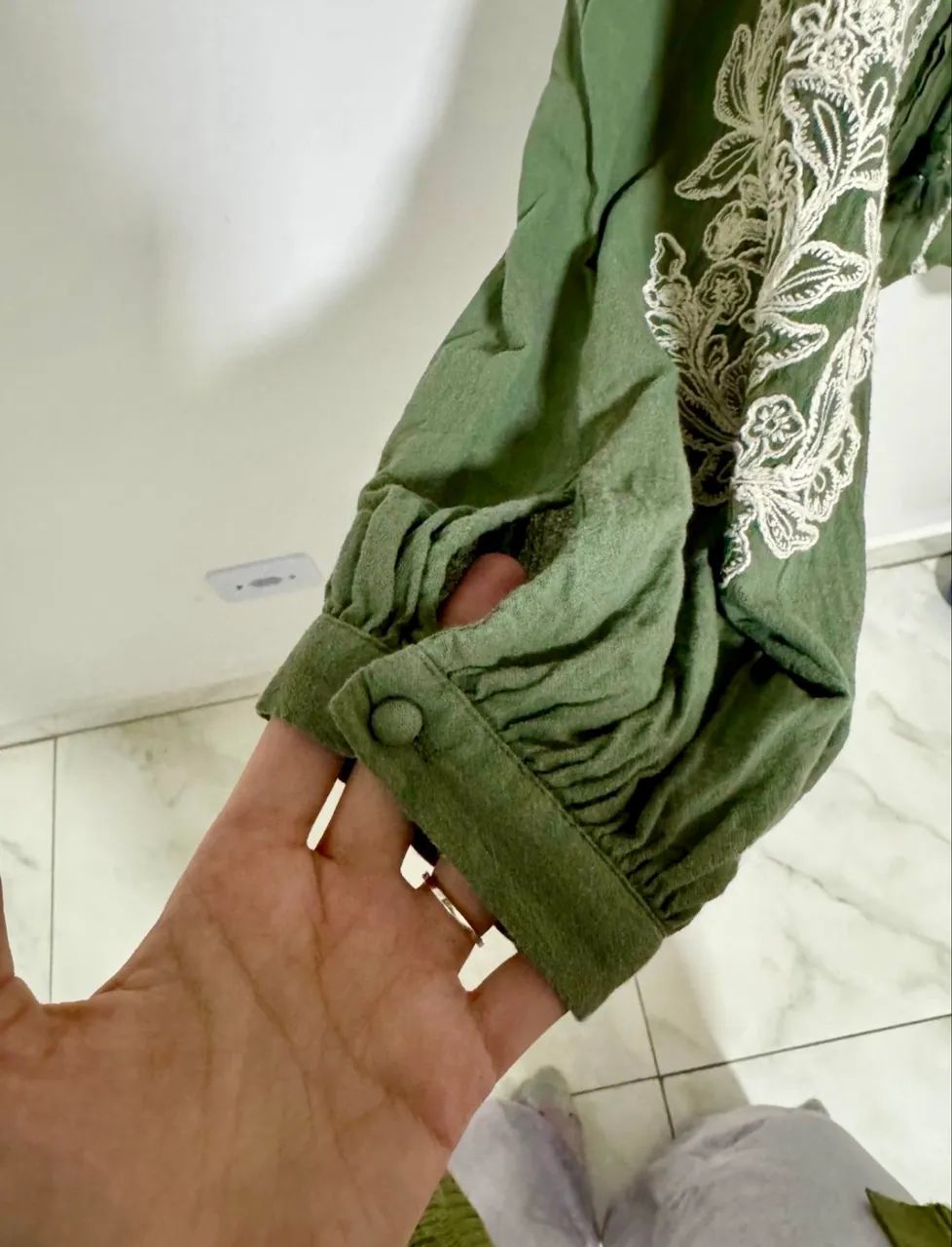 blusa zara boho verde caqui bordada - Foto 3