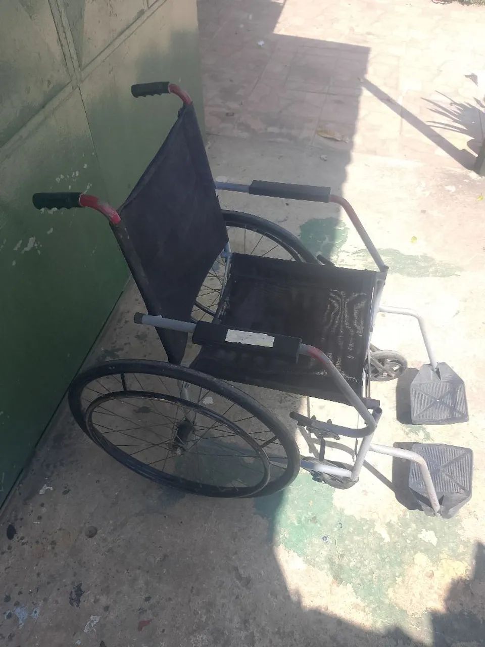 Vendo cadeira de rodas - Foto 3