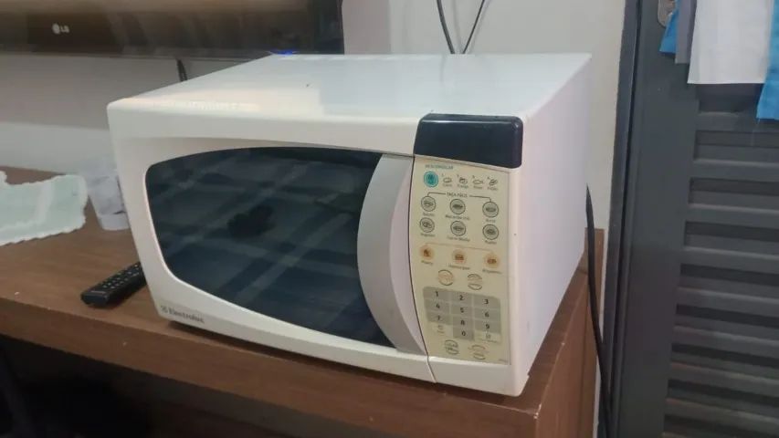 microondas usado esquentando bem sem defeitos - Foto 2