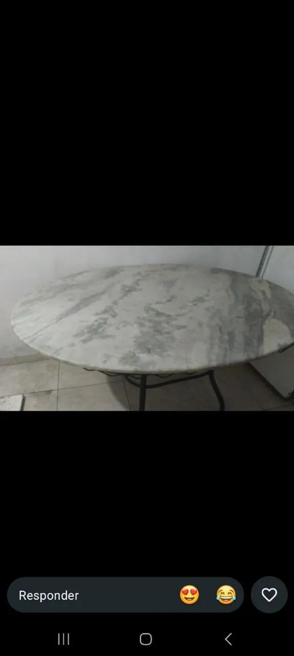 Mesa de mármore oval grande 