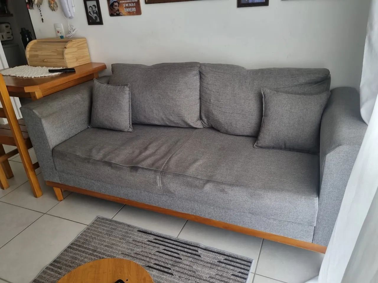 Sofá 3 lugares cinza  - Foto 2