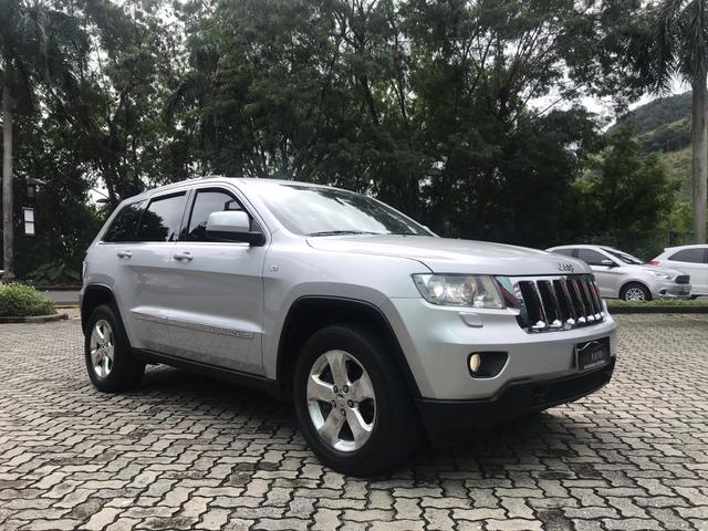 Jeep Grand Cherokee Laredo 3.6 v6 4x4 automática tiptronic completa 2011
