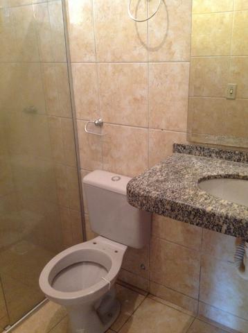 Duplex na Parquelândia com 6 quartos (3 suítes) e 3 vagas, para locação comercial - Foto 17