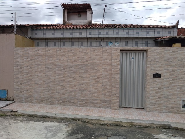 Casa com dois quartos e dois banheiros próximo ao supermercado Ofertão Max