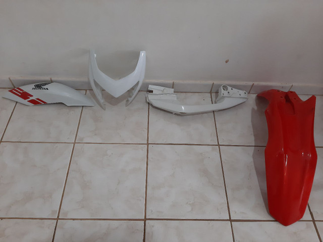 Peças da bros 2019/2020 cm pequenas avarias mínimas tudo por 200 - Foto 2