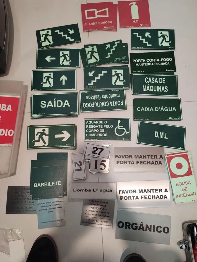 Diversas Placas de indicação 