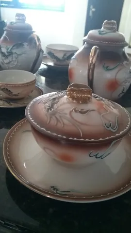 Antigo conjunto para chá em porcelana oriental policrom