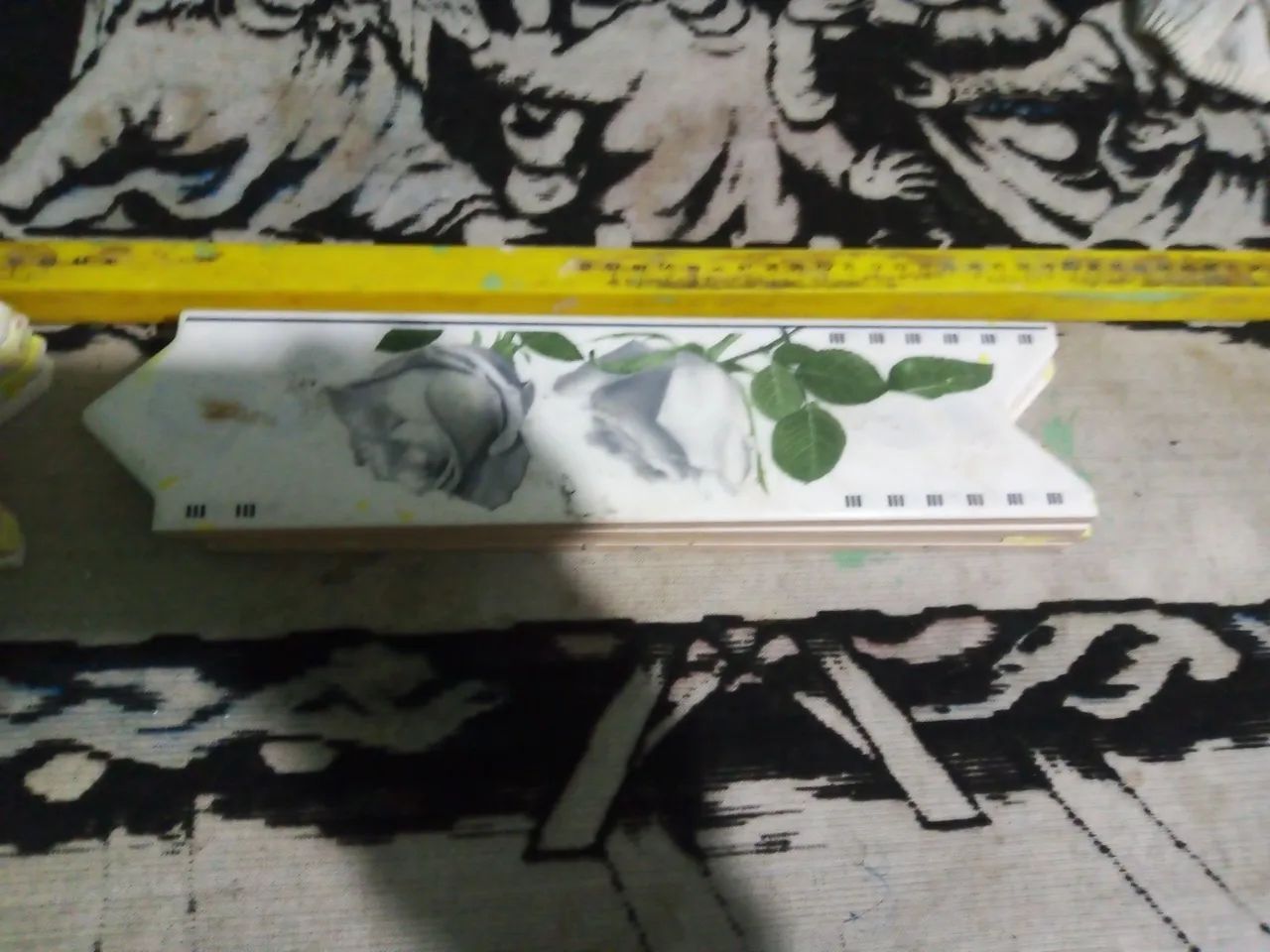 Rodapé em cerâmica branco com flores - Foto 3