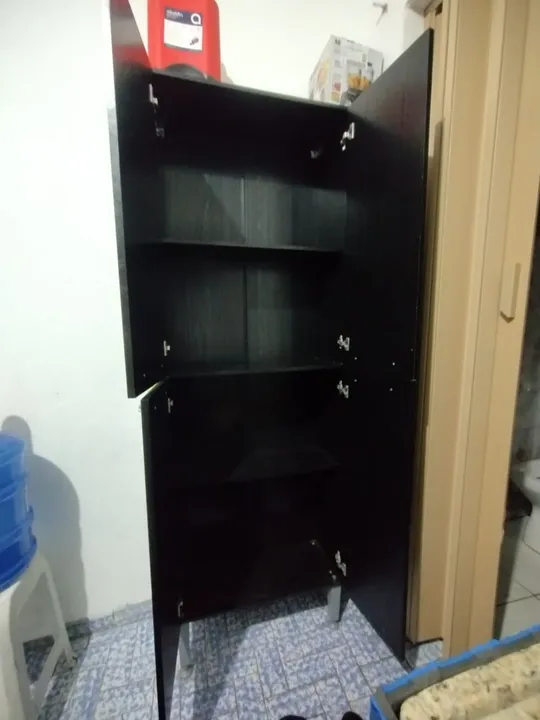 Armário Preto de 3 Portas,paneleiro e balcão