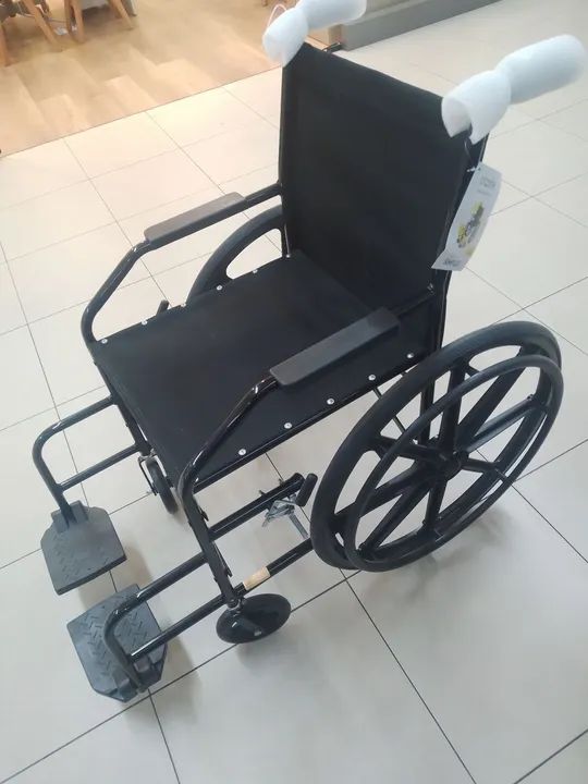 Cadeira de rodas simples 