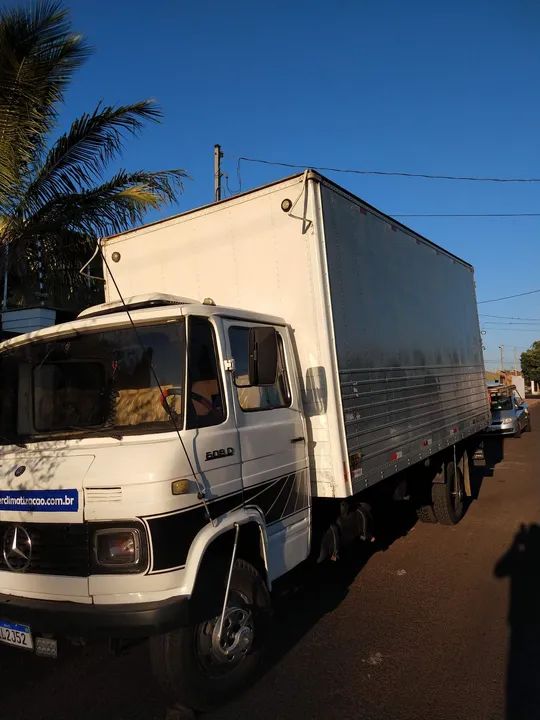 Caminhão Mercedes MB 608