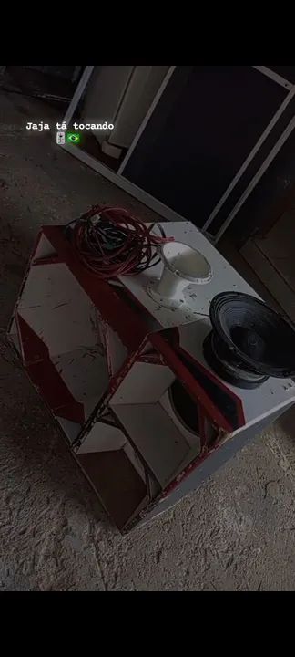 Caixa de Som para Carro de 15 