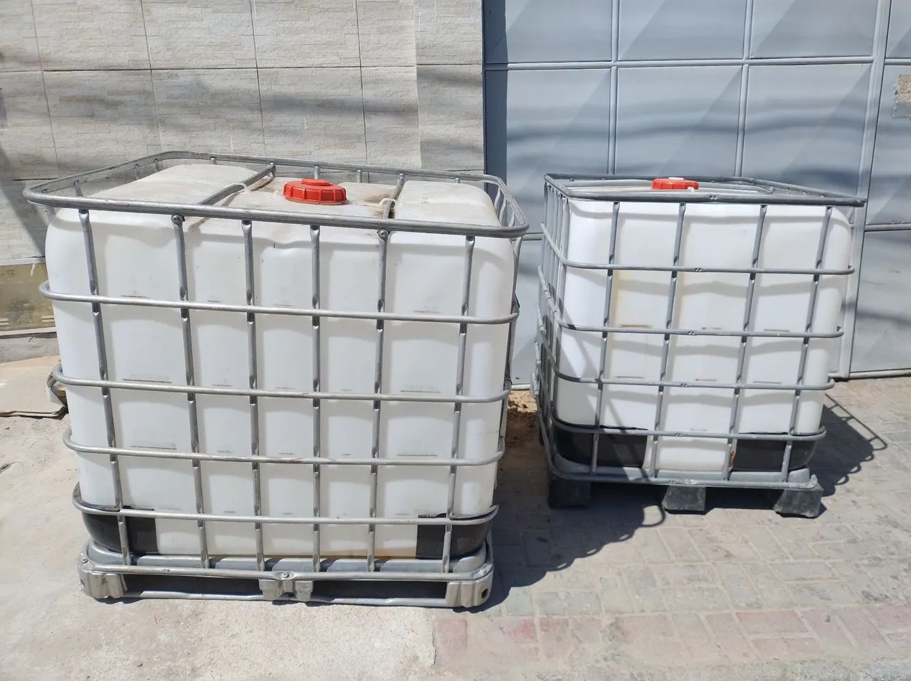 Vendo bombona plástica.Container ibc de mil litros semi novas.  - Foto 4