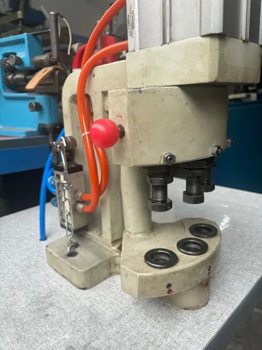 Máquina de Aplicar Botões Cabeçote Triplo - Foto 4