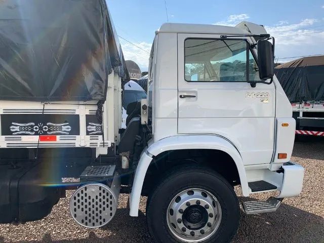 Vw 24220 Worker carroceria granel ano 2011 316700Km R$ 285.000,00av - Foto 4