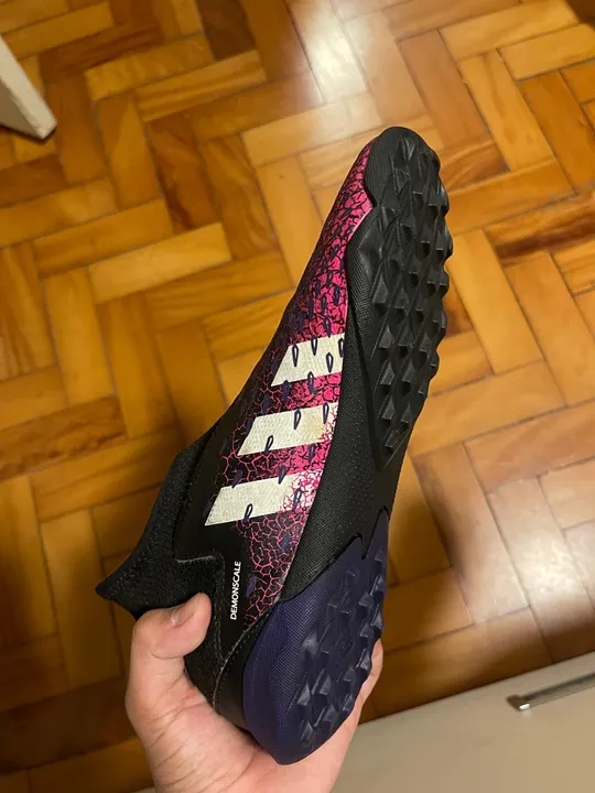 Chuteira adidas Predator society