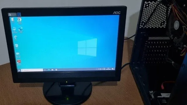 Computador i5 / 4 GB Ram / 320 GB HD / Monitor 15 Pol / Mouse e Teclado
