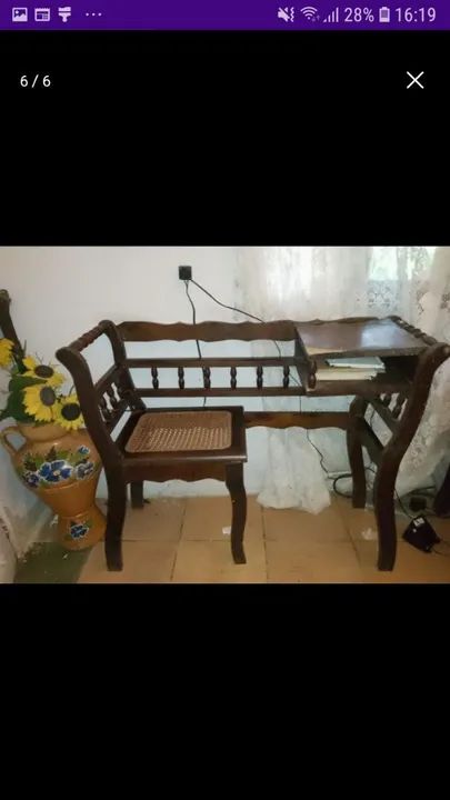 Linda Mesa de telefone antiga 